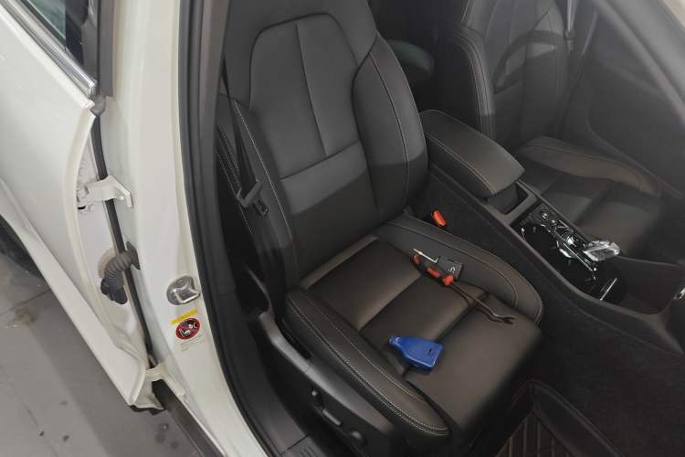 Used Volvo XC40 2024 B4 4x4 Smart Luxury Edition Right Front Seat