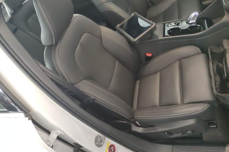 Used Volvo XC40 2024 B4 4x4 Smart Luxury Edition Right Front Seat