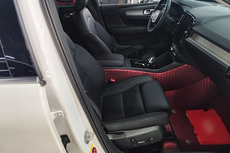 Used Volvo XC40 2024 B4 4x4 Smart Luxury Edition Right Front Seat