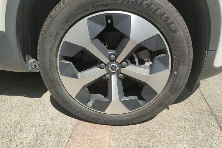 Used Volvo XC40 2024 B4 4x4 Smart Luxury Edition Right Front Wheel Hub