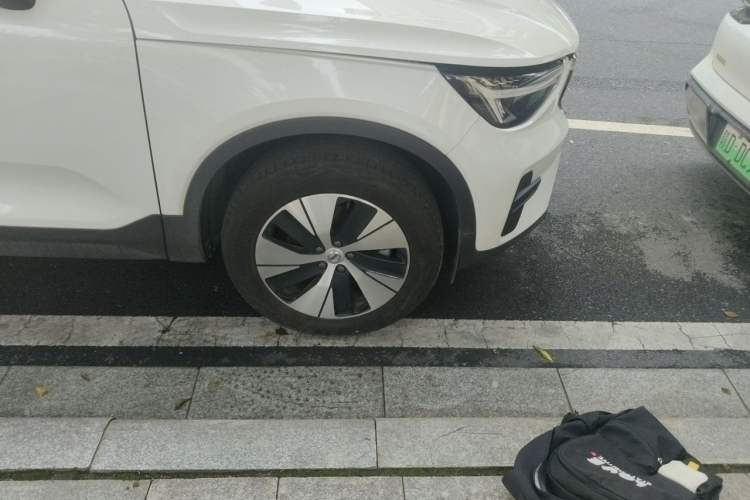 Used Volvo XC40 2024 B3 Zhiyuan Luxury Edition Right Front Wheel Hub
