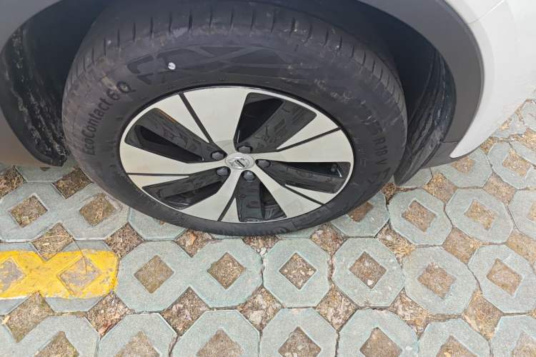 Used Volvo XC40 2024 B3 Zhiyuan Luxury Edition Right Front Wheel Hub