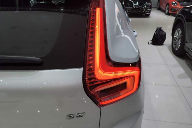 Used Volvo XC40 2024 B3 Zhiyuan Luxury Edition Right Rear Taillight