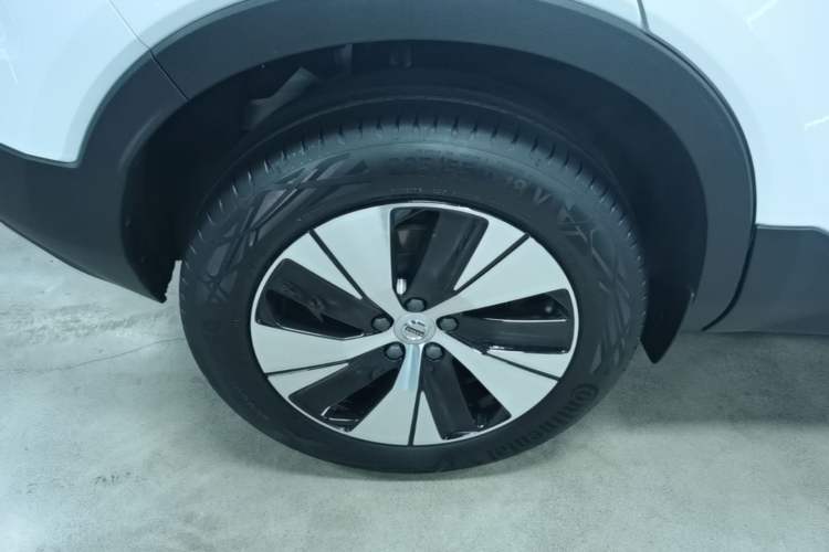 Used Volvo XC40 2024 B3 Zhiyuan Luxury Edition Right Rear Wheel Hub