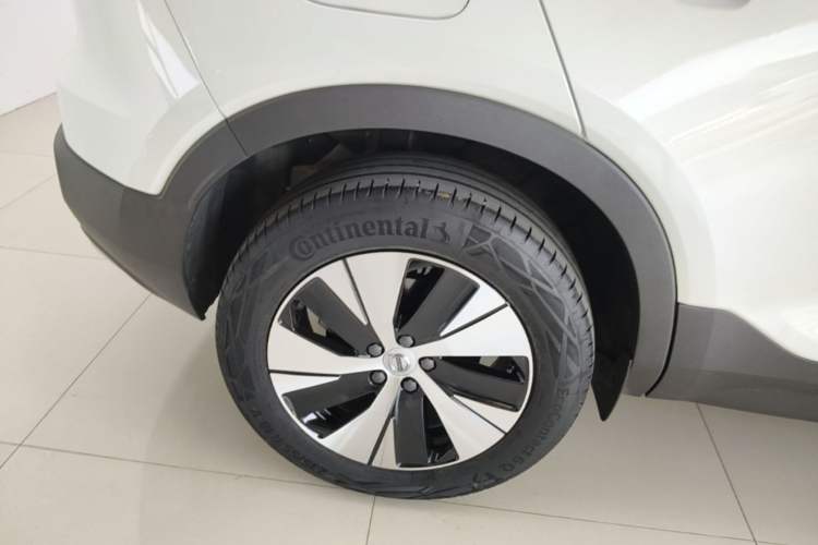 Used Volvo XC40 2024 B3 Zhiyuan Luxury Edition Right Rear Wheel Hub
