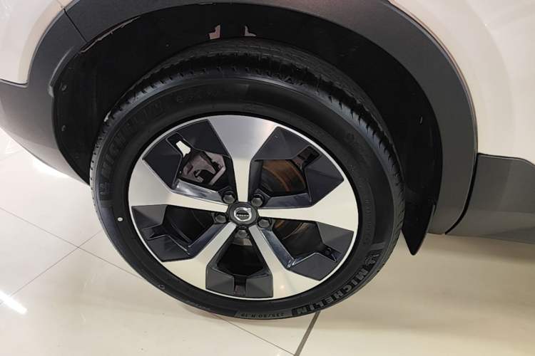 Used Volvo XC40 2024 B4 4x4 Smart Luxury Edition Right Rear Wheel Hub