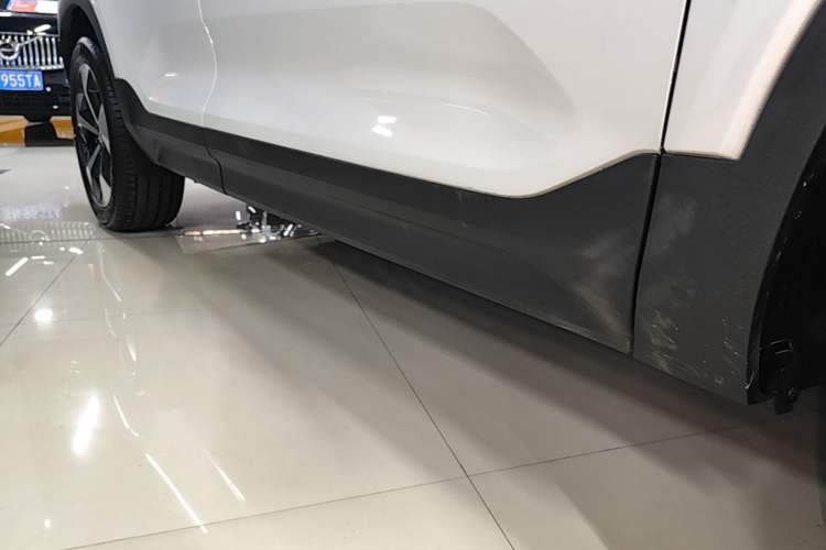 Used Volvo XC40 2024 B4 4x4 Smart Luxury Edition Right Side Sill