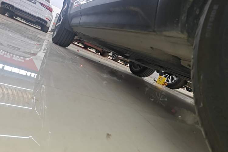 Used Volvo XC40 2024 B4 4x4 Smart Luxury Edition Right Side Sill