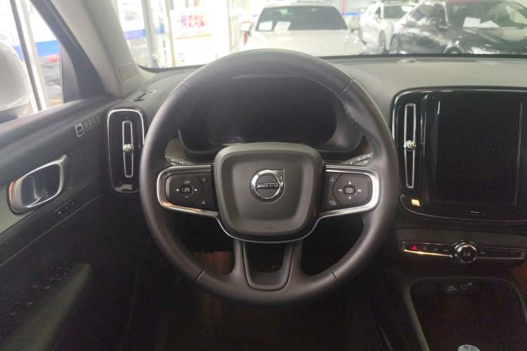 Used Volvo XC40 2024 B4 4x4 Smart Luxury Edition Steering Wheel
