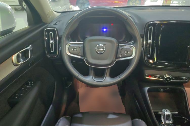 Used Volvo XC40 2024 B4 4x4 Smart Luxury Edition Steering Wheel