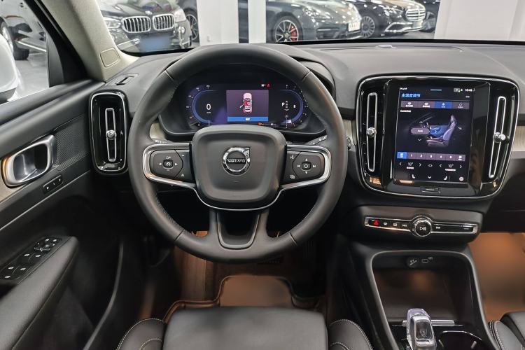 Used Volvo XC40 2024 B4 4x4 Smart Luxury Edition Steering Wheel