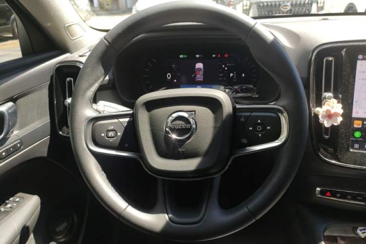 Used Volvo XC40 2024 B4 4x4 Smart Luxury Edition Steering Wheel
