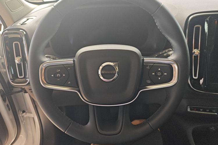 Used Volvo XC40 2024 B4 4x4 Smart Luxury Edition Steering Wheel