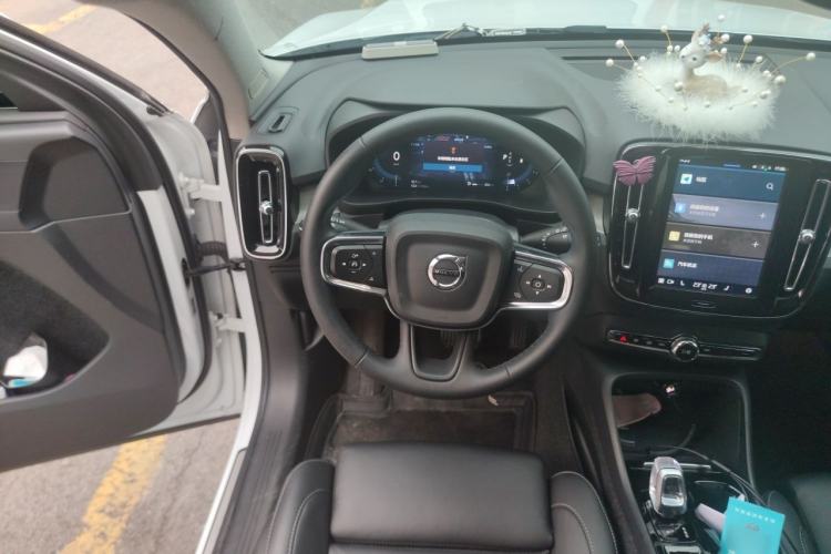 Used Volvo XC40 2024 B4 4x4 Smart Luxury Edition Steering Wheel