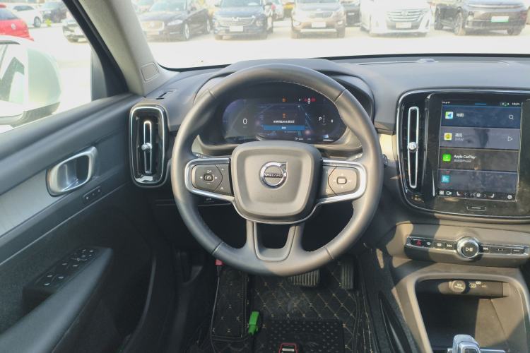 Used Volvo XC40 2024 B4 4x4 Smart Luxury Edition Steering Wheel