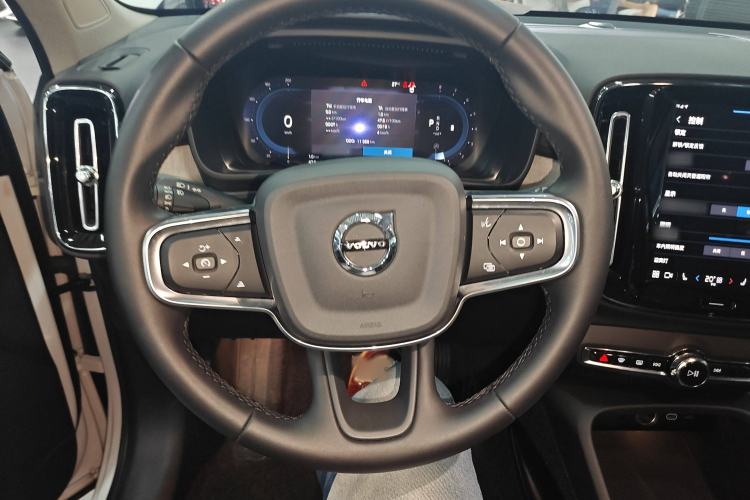 Used Volvo XC40 2024 B4 4x4 Smart Luxury Edition Steering Wheel