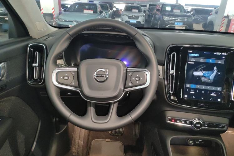 Used Volvo XC40 2024 B4 4x4 Smart Luxury Edition Steering Wheel