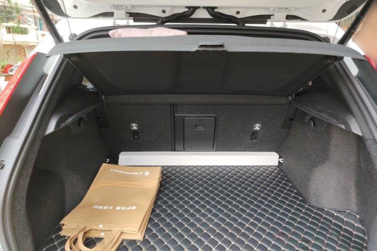 Used Volvo XC40 2024 B3 Zhiyuan Luxury Edition Trunk