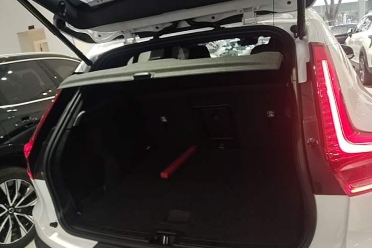 Used Volvo XC40 2024 B3 Zhiyuan Luxury Edition Trunk