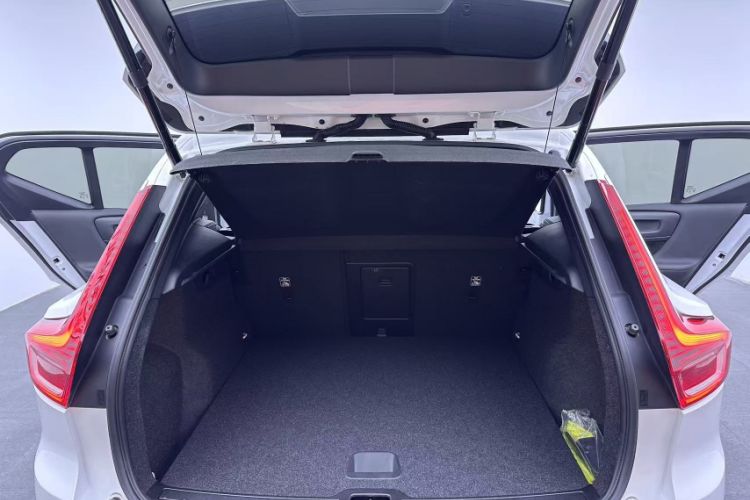 Used Volvo XC40 2024 B3 Zhiyuan Luxury Edition Trunk