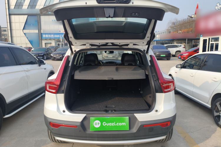 Used Volvo XC40 2024 B4 4x4 Smart Luxury Edition Trunk