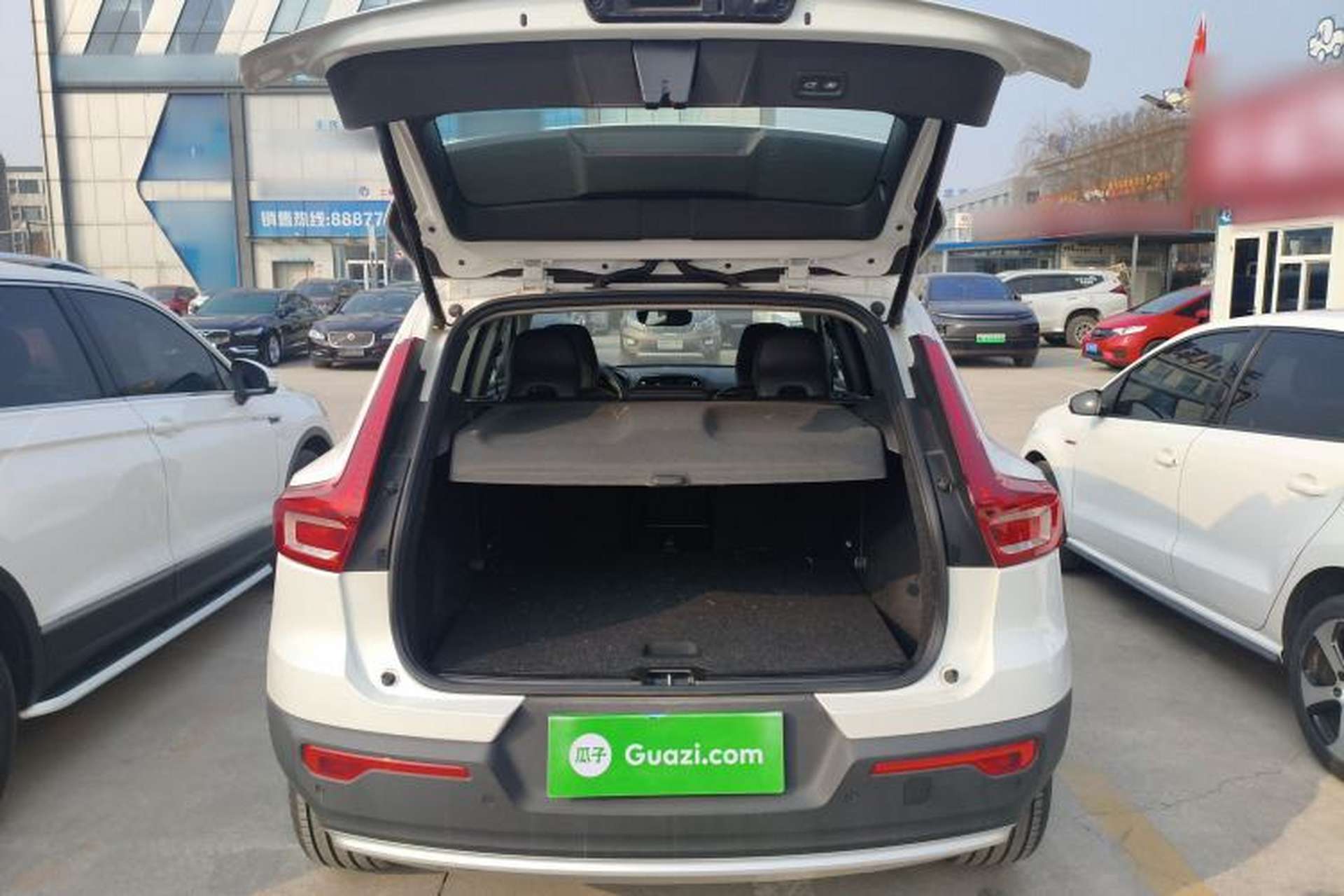 Used Volvo XC40 2024 B4 4x4 Smart Luxury Edition Trunk