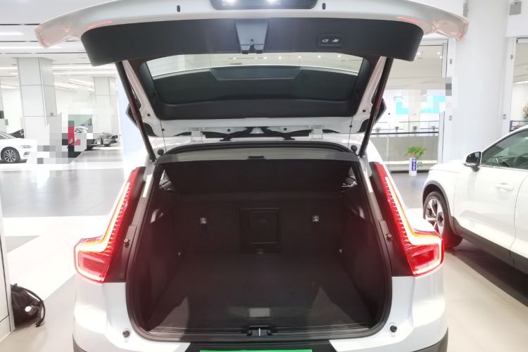 Used Volvo XC40 2024 B4 4x4 Smart Luxury Edition Trunk