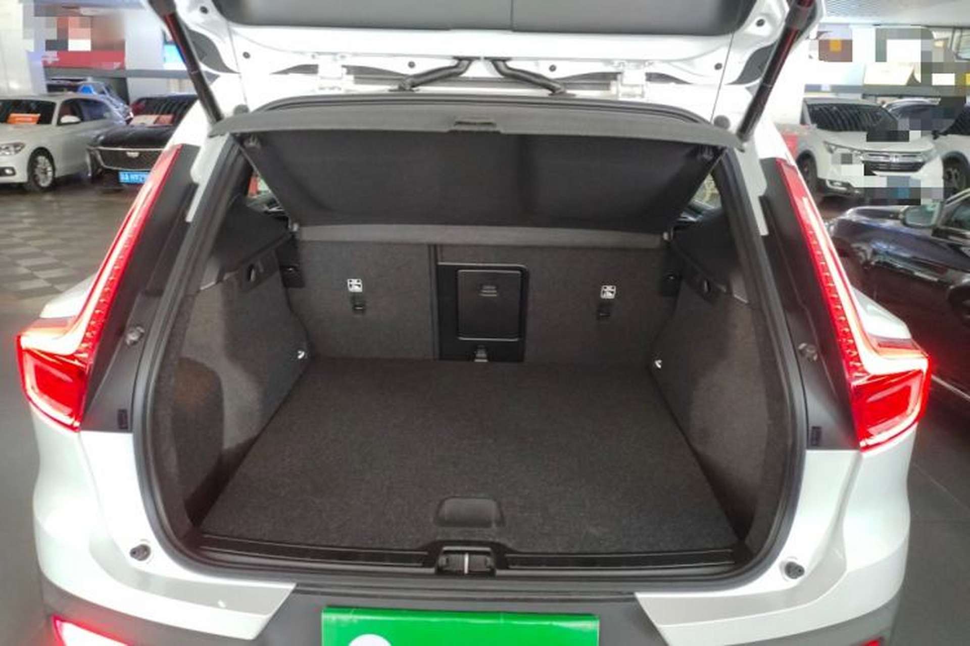 Used Volvo XC40 2024 B4 4x4 Smart Luxury Edition Trunk