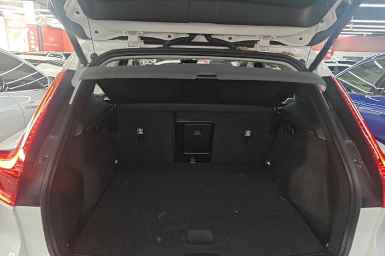 Used Volvo XC40 2024 B4 4x4 Smart Luxury Edition Trunk