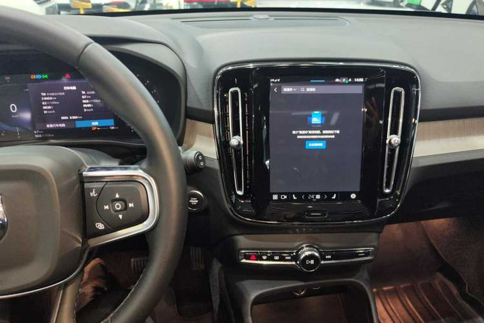 Used Volvo XC40 2024 B4 4x4 Smart Luxury Edition Audio And AC Panel