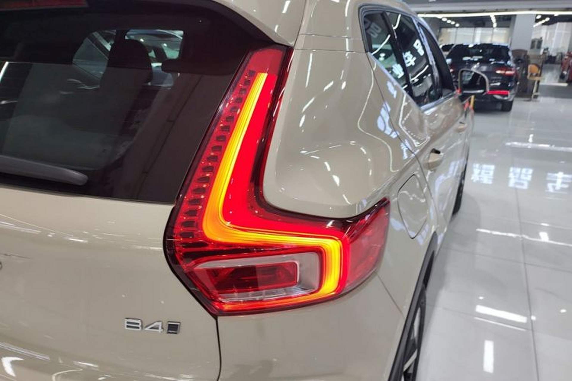 Used Volvo XC40 2024 B4 4x4 Smart Luxury Edition Exterior 6