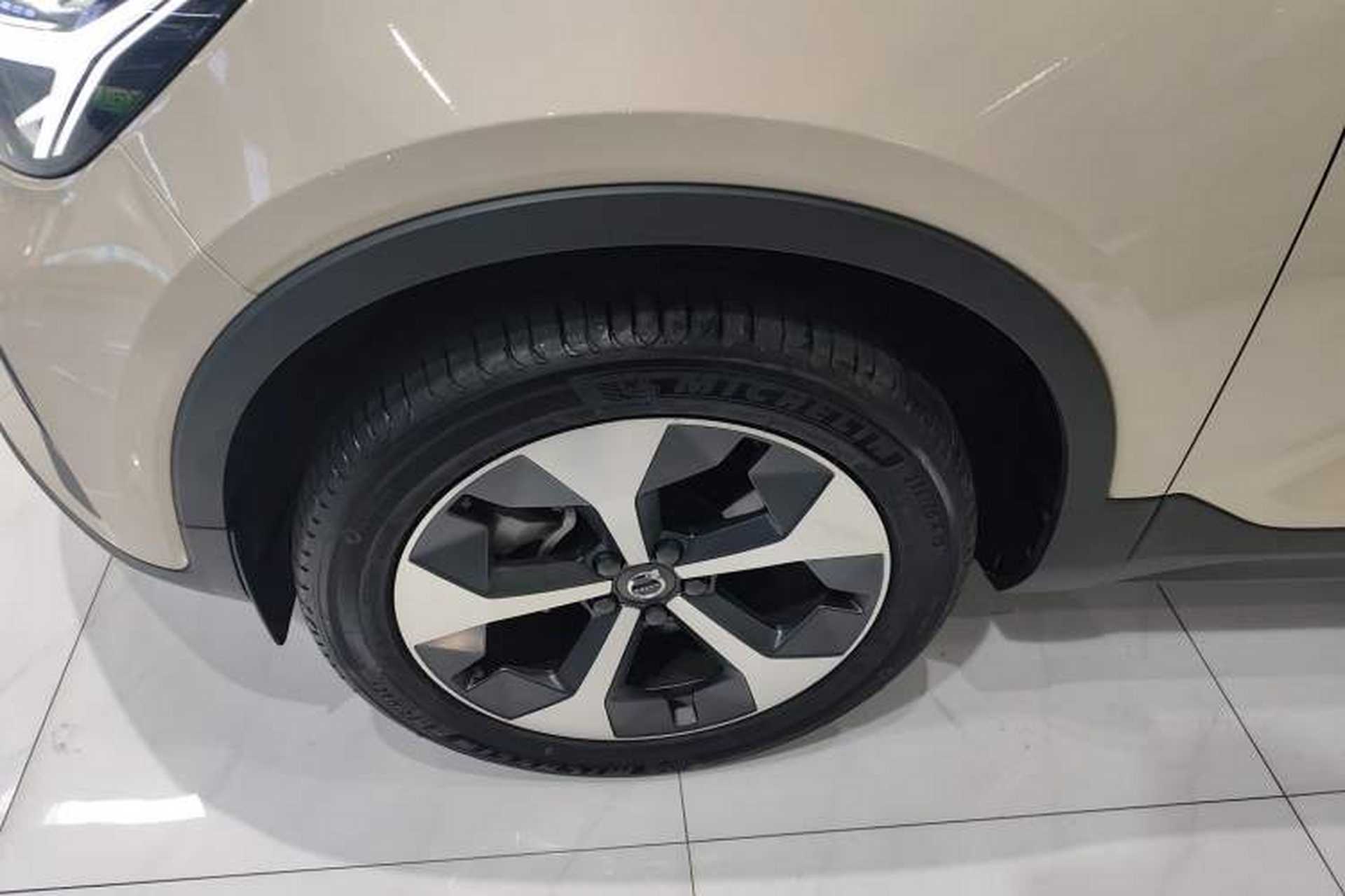 Used Volvo XC40 2024 B4 4x4 Smart Luxury Edition Exterior 7