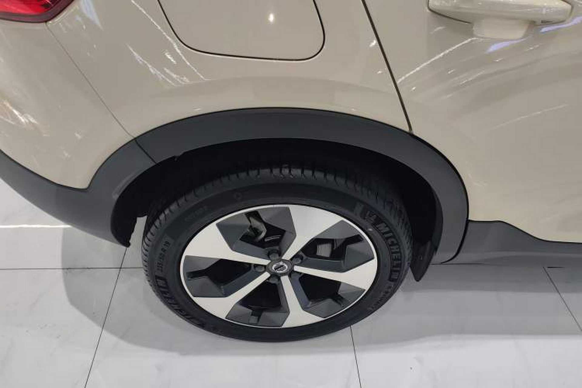 Used Volvo XC40 2024 B4 4x4 Smart Luxury Edition Exterior 8