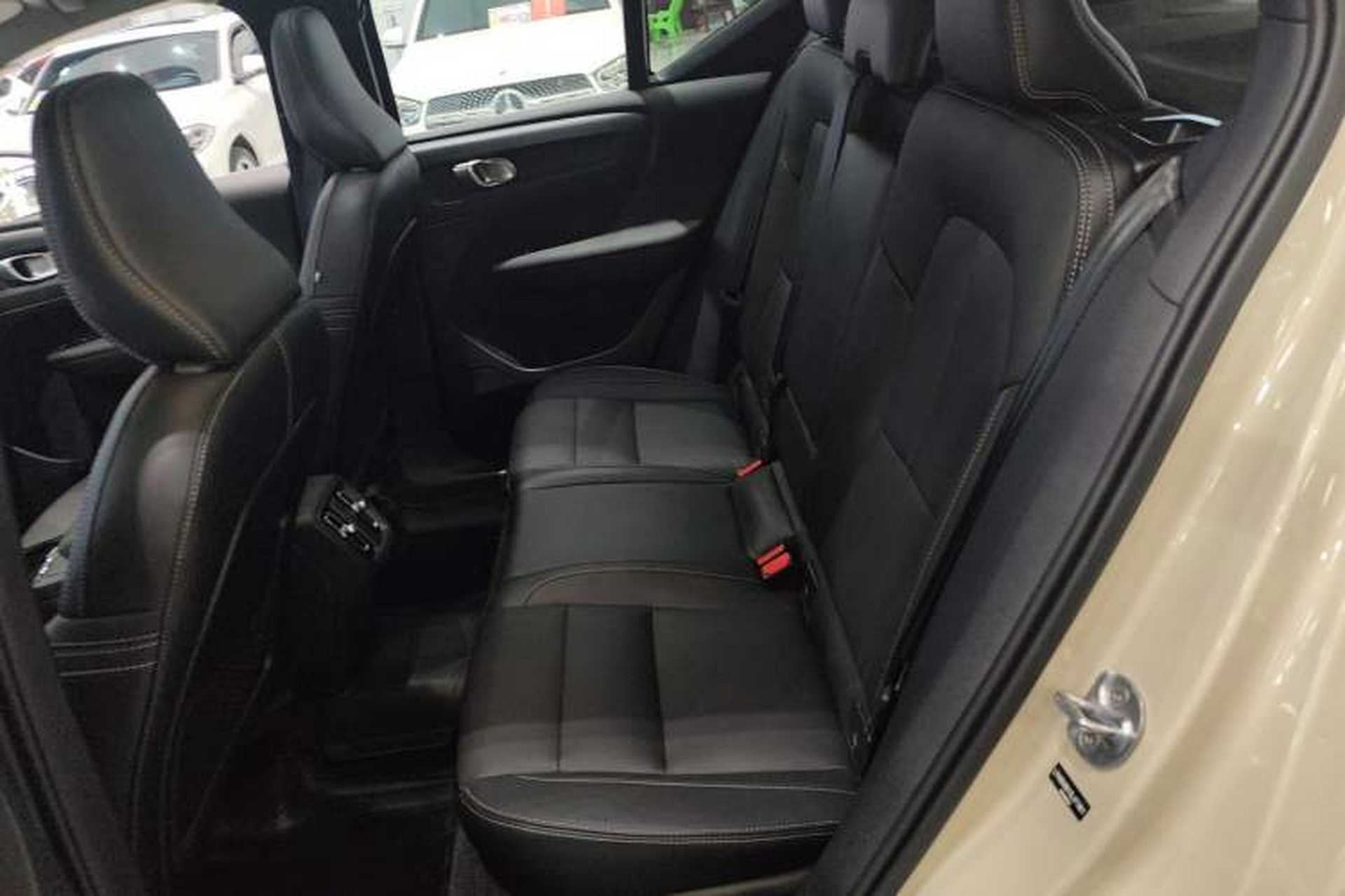 Used Volvo XC40 2024 B4 4x4 Smart Luxury Edition Interior 4