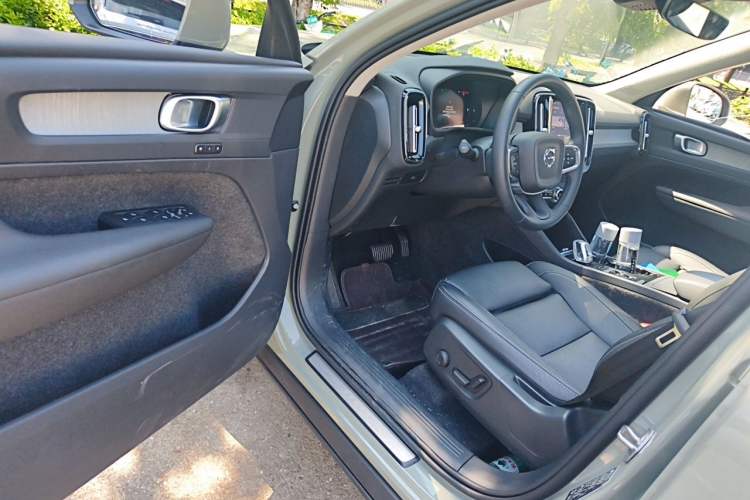 Used Volvo XC40 2025 B4 4x4 Smart Luxury Edition Driver Seat