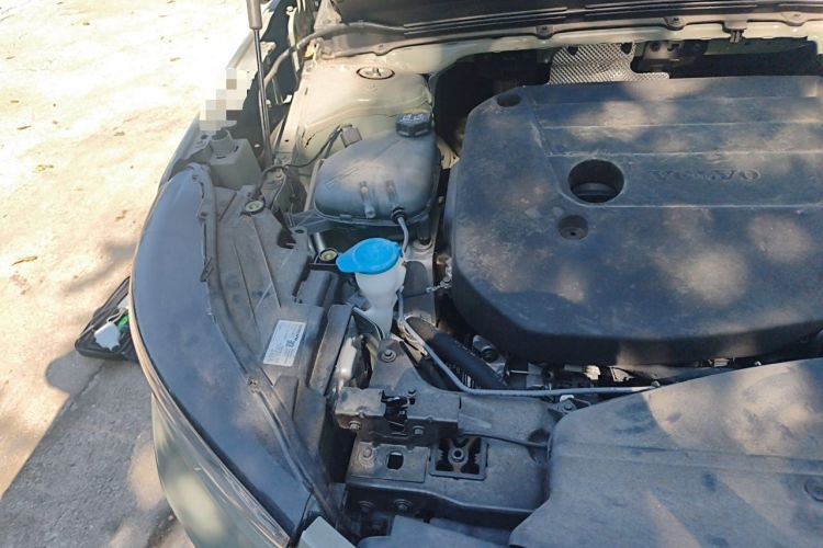 Used Volvo XC40 2025 B4 4x4 Smart Luxury Edition Engine Bay Right