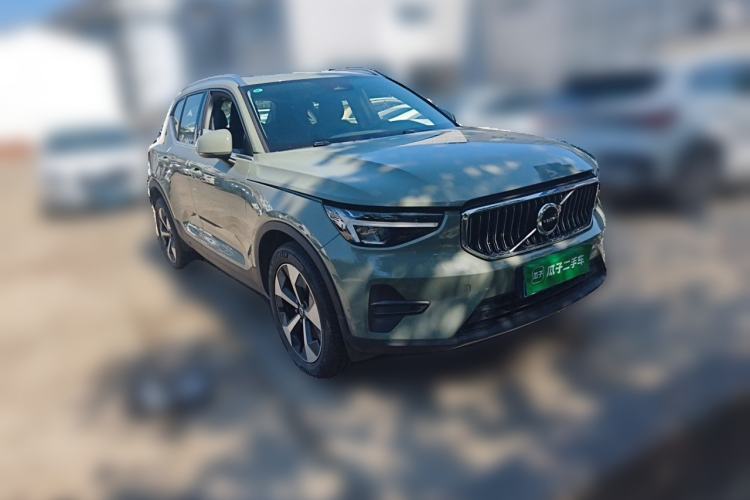 Used Volvo XC40 2025 B4 4x4 Smart Luxury Edition Front Right 45 Deg