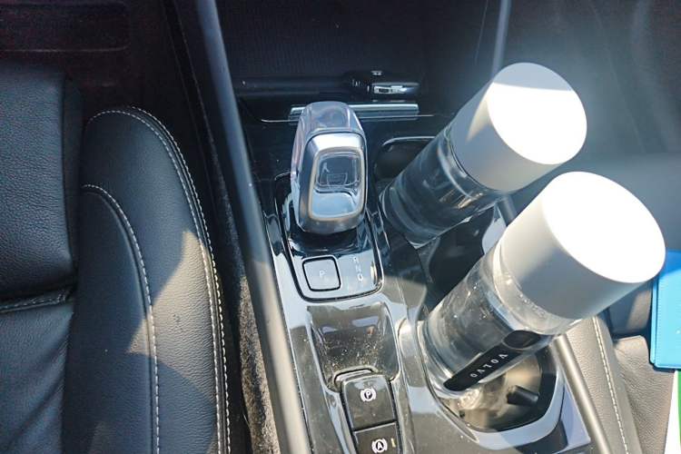 Used Volvo XC40 2025 B4 4x4 Smart Luxury Edition Gear Lever