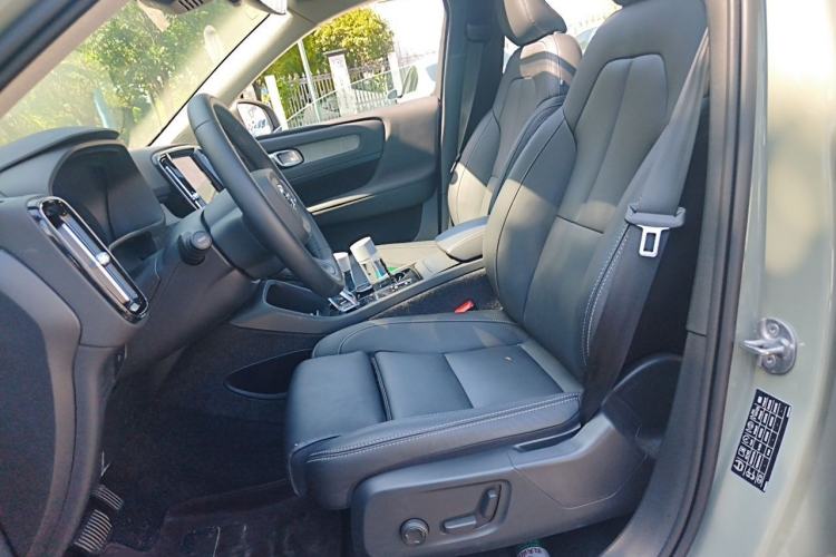 Used Volvo XC40 2025 B4 4x4 Smart Luxury Edition Left Front Seat