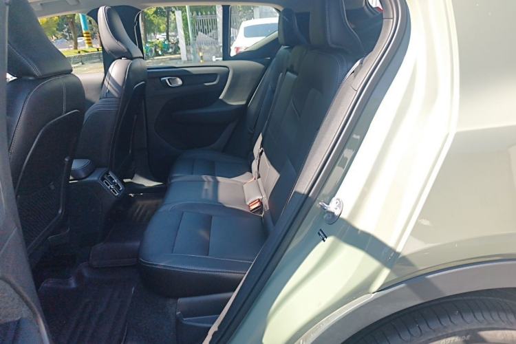 Used Volvo XC40 2025 B4 4x4 Smart Luxury Edition Left Rear Seat