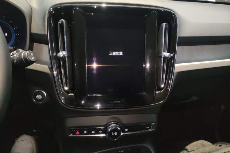 Used Volvo XC40 2025 B4 4x4 Smart Luxury Edition Audio And AC Panel