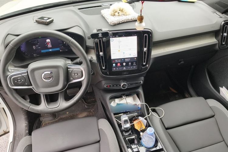 Used Volvo XC40 2025 B3 Smart & Luxurious Edition Center Console