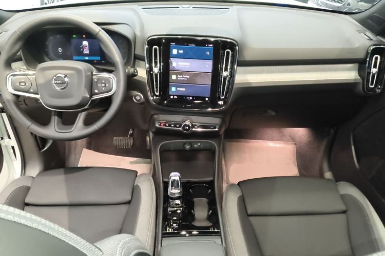 Used Volvo XC40 2025 B3 Smart & Luxurious Edition Center Console