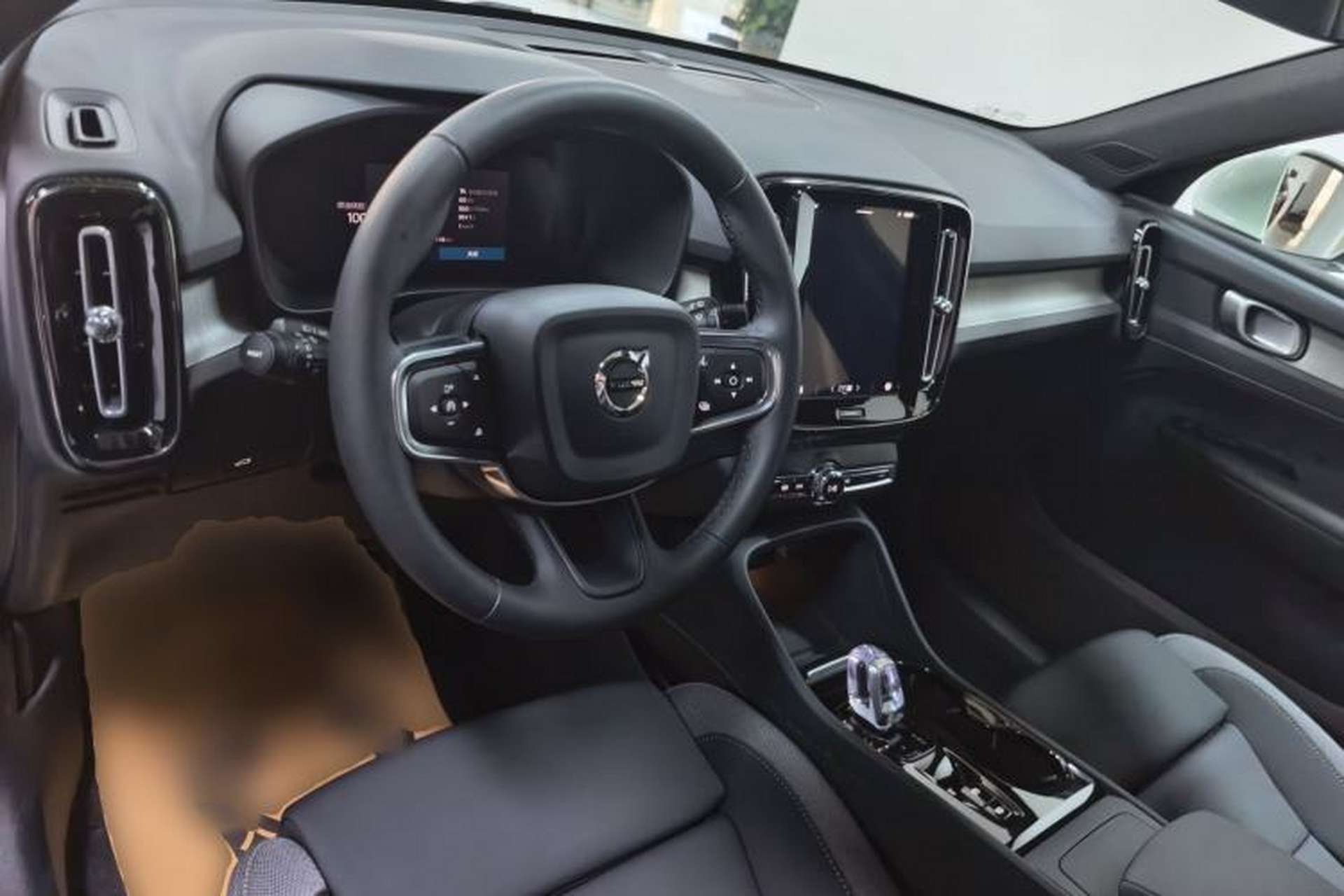 Used Volvo XC40 2025 B3 Smart & Luxurious Edition Center Console