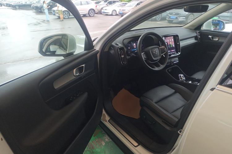 Used Volvo XC40 2025 B4 4x4 Smart Luxury Edition Driver Seat