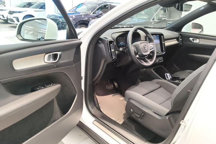 Used Volvo XC40 2025 B3 Smart & Luxurious Edition Driver Seat