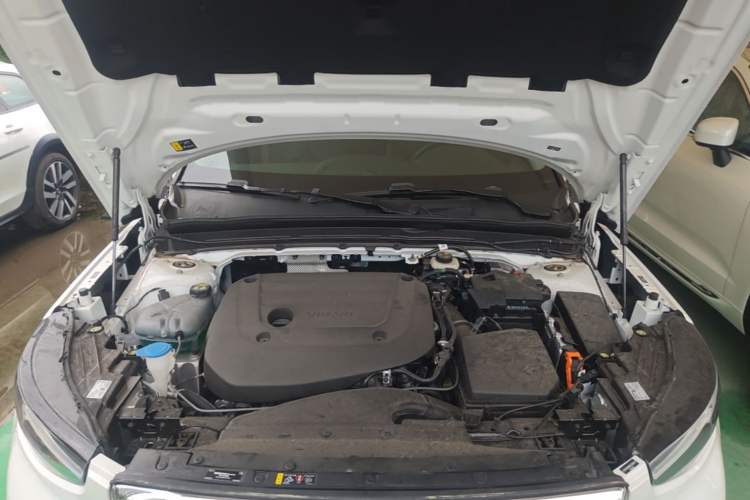 Used Volvo XC40 2025 B4 4x4 Smart Luxury Edition Engine Bay