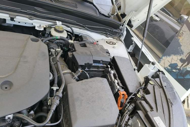 Used Volvo XC40 2025 B4 4x4 Smart Luxury Edition Engine Bay Left