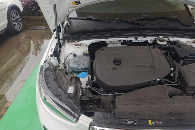Used Volvo XC40 2025 B4 4x4 Smart Luxury Edition Engine Bay Right