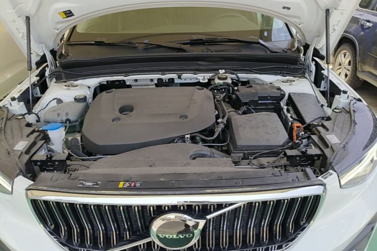 Used Volvo XC40 2025 B4 4x4 Smart Luxury Edition Engine Bay